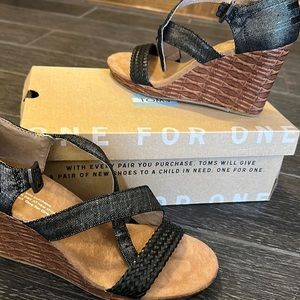 Tom’s Clarissa Wedges, size 7